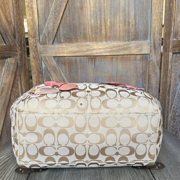 Coach Signature C Bleeker Floral Patent Leather Appliqué Tote & Wallet - Picture 5 of 16